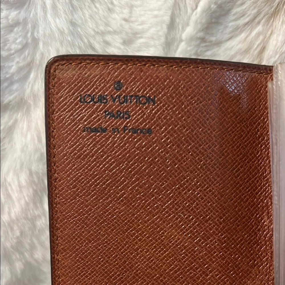 Louis Vuitton Monogram Card Holder - Picture 3 of 12